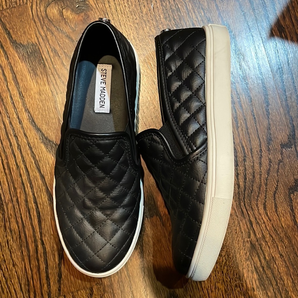 Black size 8 Steve Madden Quilted Leather Slip-on Shoes